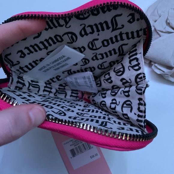 SOLD ON DEPOP Juicy Couture pink heart coin purse wristlet - Picture 4 of 8